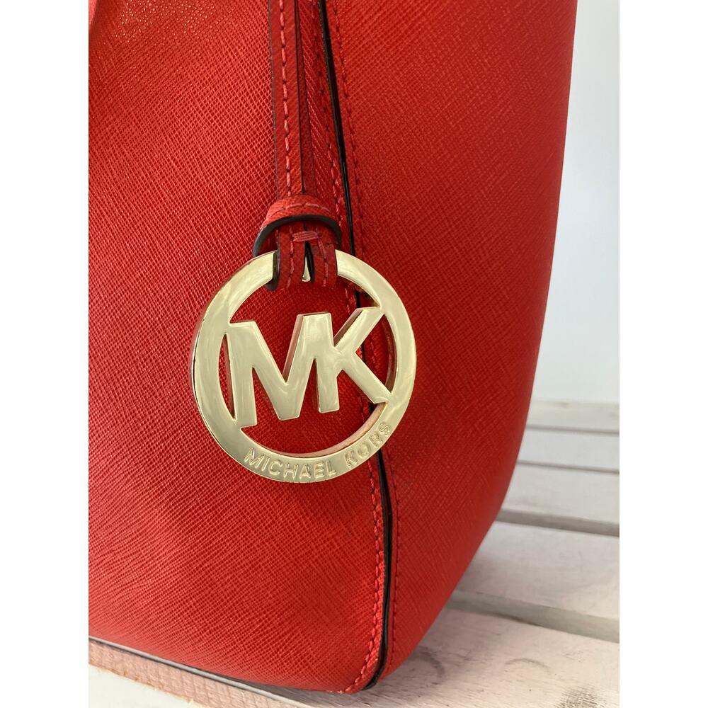 MICHAEL KORS, LARGE ORANGE-RED SAFFIANO LEATHER SHOULDER BAG - Picture 2 of 15